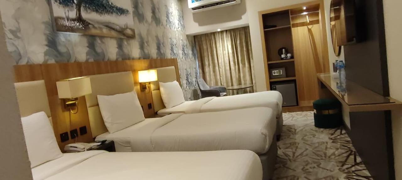 Sky Park Hotel Dubai Buitenkant foto