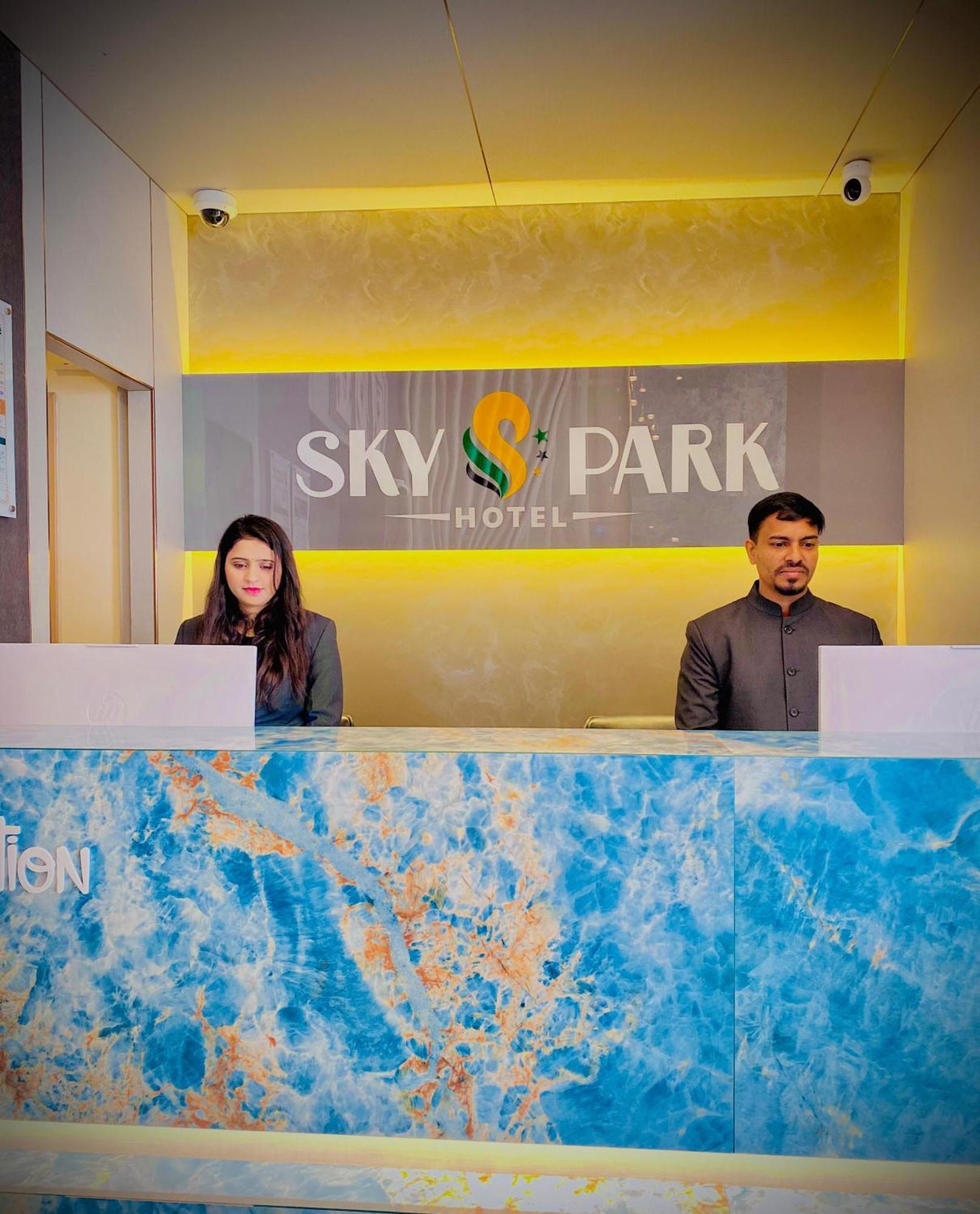 Sky Park Hotel Dubai Buitenkant foto